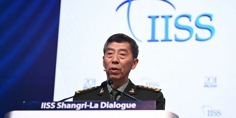 Der chinesische Verteidigungsminister General Li Shangfu will der US-Regierung Grenzen aufzeigen. - Foto: Britta Pedersen/dpa