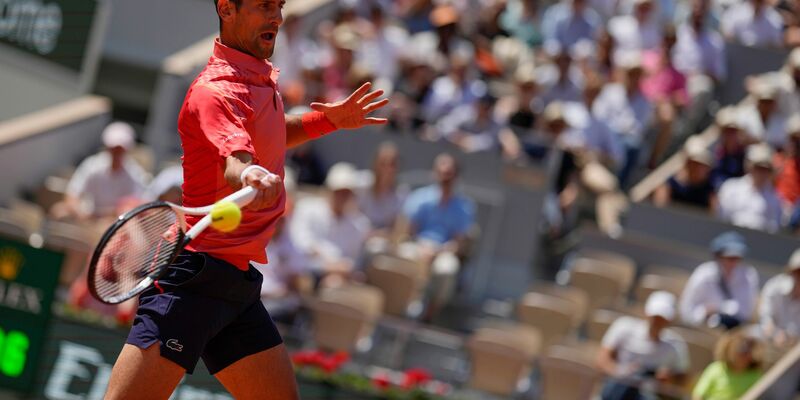Novak Djokovic jubelt über seinen Sieg. - Foto: Thibault Camus/AP/dpa