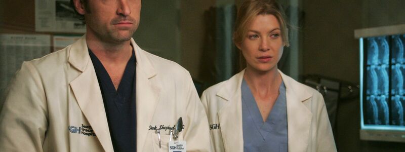 Ellen Pompeo als Meredith Grey und Patrick Dempsey als Derek «McDreamy» Shepherd in einer Szene der Arztserie «Grey's Anatomy» . - Foto: Vivian Zink/ABC/Touchstone Television/Disney+/dpa