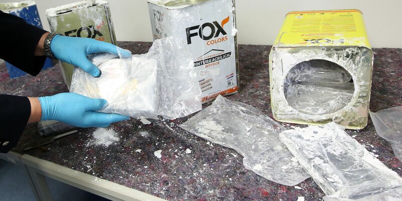 Laut einem Europol-Bericht werden lediglich zwischen zwei und zehn Prozent aller Seecontainer, die nach Europa kommen, inspiziert. EU-Staaten wollen das ändern und sagen dem Drogenhandel den Kampf an. (Archivbild) - Foto: Bodo Marks/dpa