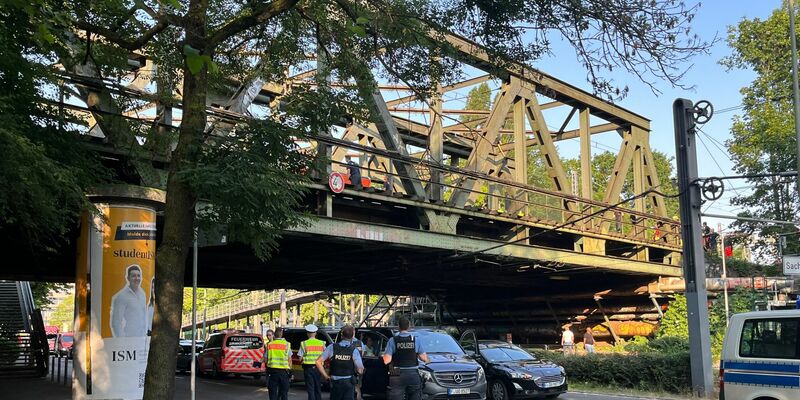 Ein Polizeieinsatz unweit des Frankfurter Hauptbahnhofs führte am Montag zu zahlreichen Zugausfällen sowohl im Nah- als auch im Fernverkehr. - Foto: -/5VISION.NEWS /dpa