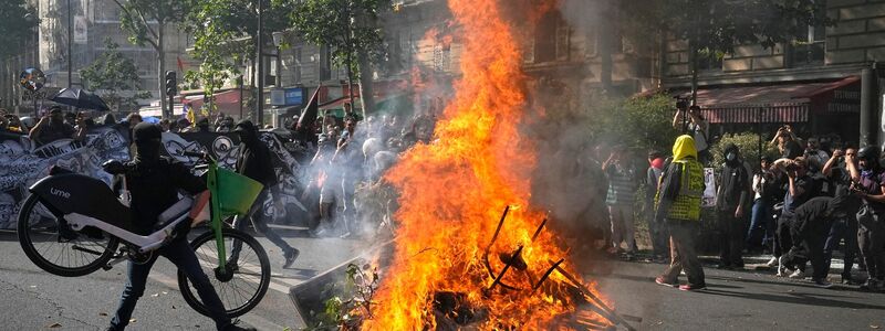 Demonstrationen und Ausschreitungen in Paris. - Foto: Michel Euler/AP/dpa