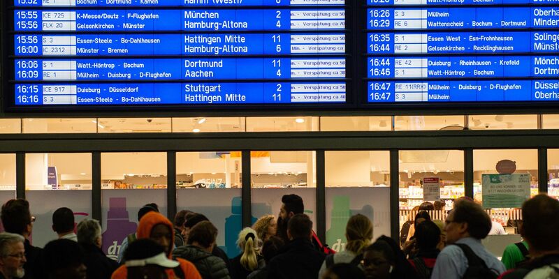 Zugverspätungen am Hauptbahnhof in Essen. In manchen Fällen entfällt künftig der Entschädigungsanspruch. - Foto: Lisa Ducret/dpa