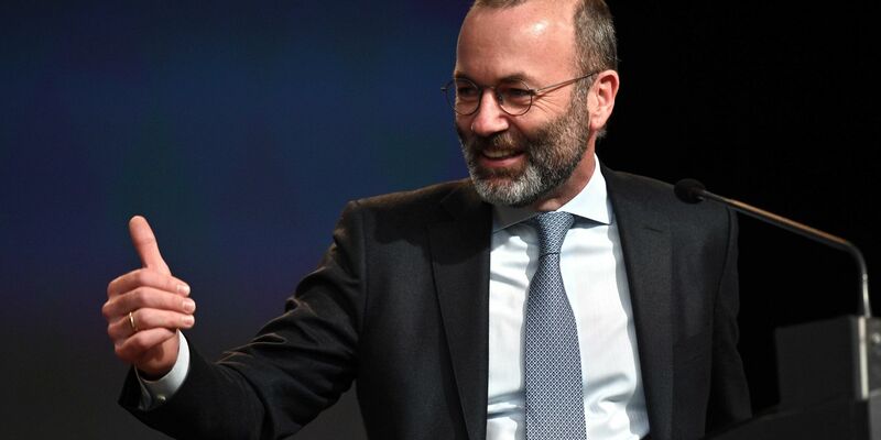 Manfred Weber, Vorsitzender der Europäischen Volkspartei, warnt mit Blick auf die Asyl-Debatte in der EU vor einer «Pflichtverletzung gegenüber unseren Bürgerinnen und Bürgern». - Foto: Jan-Philipp Strobel/dpa