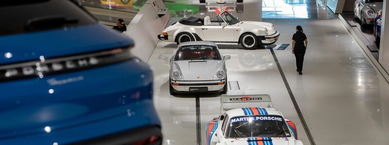Porsche brachte viele unterschiedliche Fahrzeuge auf den Markt, hier zu sehen im Porsche Museum in Stuttgart. - Foto: Christoph Schmidt/dpa