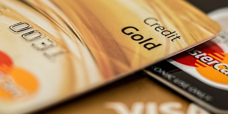 Der Verfügungsrahmen kann dabei helfen, die Kreditkarte bewusster und risikofrei zu nutzen. - Foto: https://pixabay.com/de/photos/kreditkarte-master-card-visa-karte-1520400/