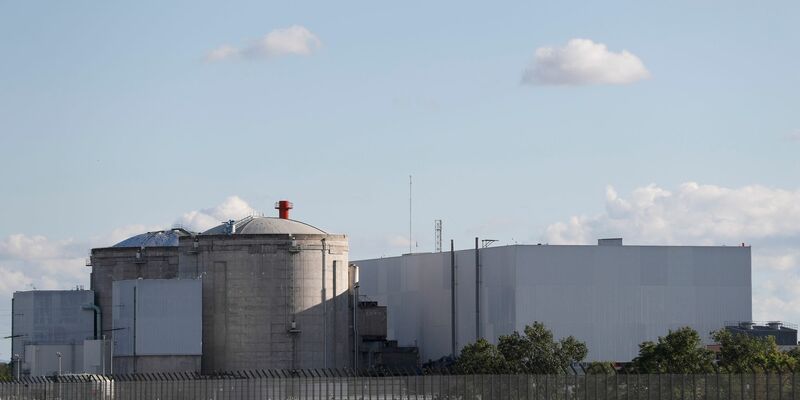 Das Atomkraftwerk Fessenheim in Ostfrankreich - der Atomausbau im Nachbarland soll kommen. - Foto: Jean-Francois Badias/AP/dpa