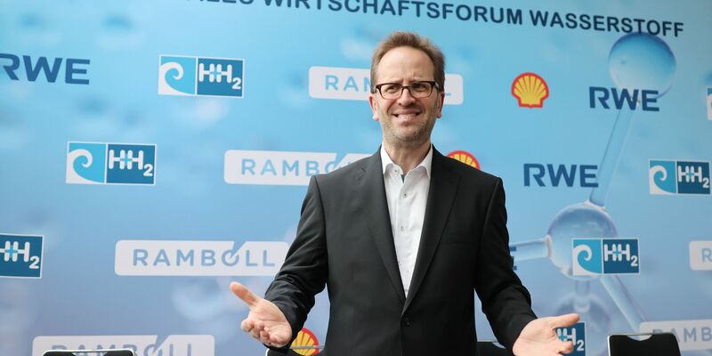 Klaus Müller, Präsident der Bundesnetzagentur, will mehr Beratung durch das Handwerk für Verbraucher. - Foto: Christian Charisius/dpa