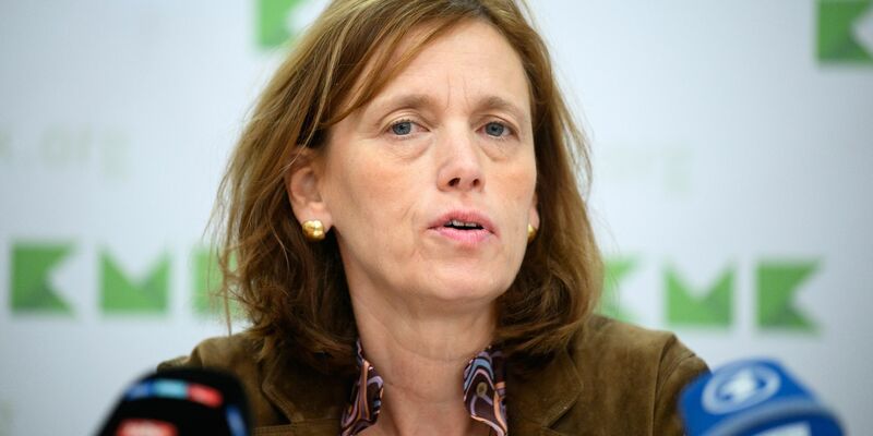 In der Diskussion über die Festlegung sicherer Herkunftsländer hat sich Karin Prien zur Positionierung von Aminata Touré geäußert. - Foto: Bernd von Jutrczenka/dpa