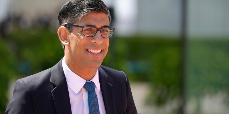 Rishi Sunak, Premierminister von Großbritannien, lädt zu einem KI-Gipfel im Herbst ein. - Foto: Vadim Ghirda/AP/dpa