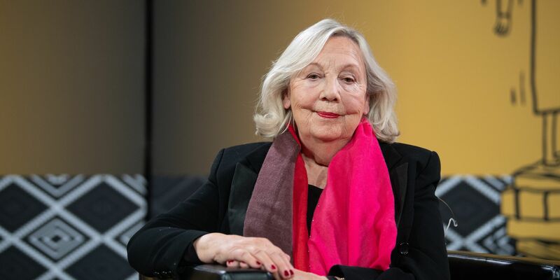 Gudrun Penndorf wird geehrt. - Foto: Sebastian Gollnow/dpa