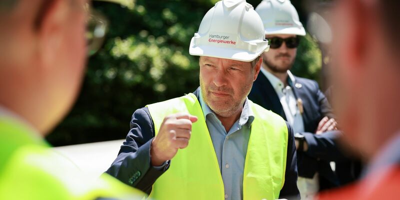 Die Förderung für die Wärmepumpe werde mehr und mehr angenommen, so Robert Habeck. - Foto: Christian Charisius/dpa