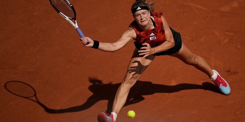 Karolina Muchova steht nach dem Sieg gegen Aryna Sabalenka im Finale der French Open. - Foto: Christophe Ena/AP/dpa
