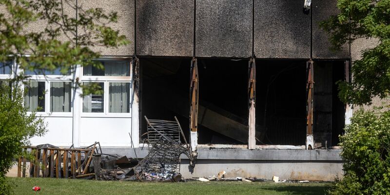 Bei dem Brand in einer Flüchtlingsunterkunft in Apolda starb ein achtjähriger Junge aus der Ukraine. - Foto: Michael Reichel/dpa