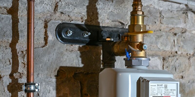 Strom und Gas werden wieder günstiger - aber nicht für alle. - Foto: Patrick Pleul/dpa