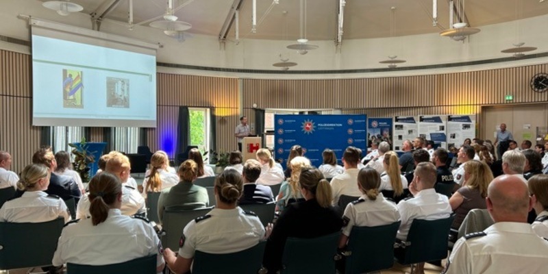 POL-OF: Jugendgerichtstag im Haus des Jugendrechts Hanau: Wichtiger Austausch im Kampf gegen Rechtsextremismus im Netz - Foto: presseportal.de