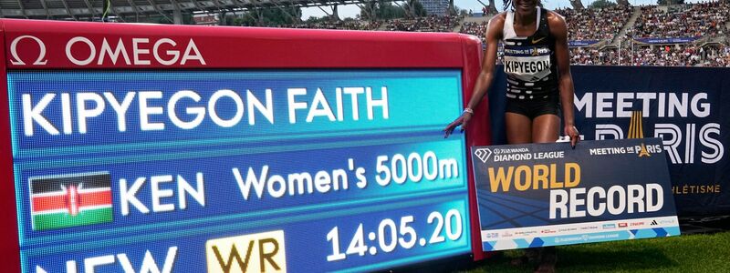 Knackte beim Diamond-League-Meeting in Paris den Weltrekord über 5000 Meter: Faith Kipyegon. - Foto: Michel Euler/AP/dpa