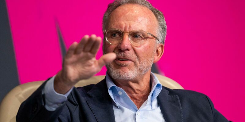 Karl-Heinz Rummenigge sieht keine Schonzeit für den neuen Bayern-Trainer Vincent Kompany. - Foto: David Inderlied/dpa