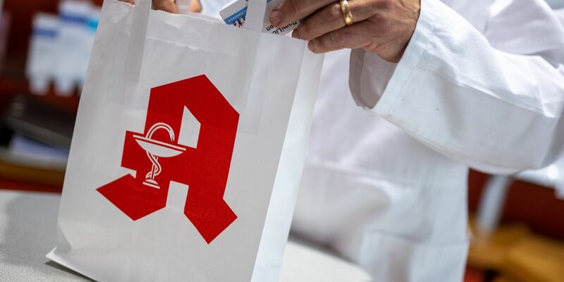 «Zu Risiken und Nebenwirkungen lesen Sie die Packungsbeilage und fragen Sie Ihren Arzt oder Apotheker» - hat dieser Spruch bald ausgedient? - Foto: Monika Skolimowska/dpa