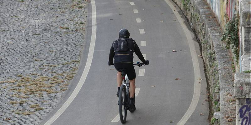Fahrradfahrer auf Fahrradweg - Foto: ?ber dts Nachrichtenagentur