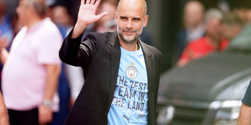 Manchester Citys Trainer Pep Guardiola wird bis mindestens Mitte September nicht an der Seitenlinie coachen. - Foto: Mike Egerton/PA Wire/dpa