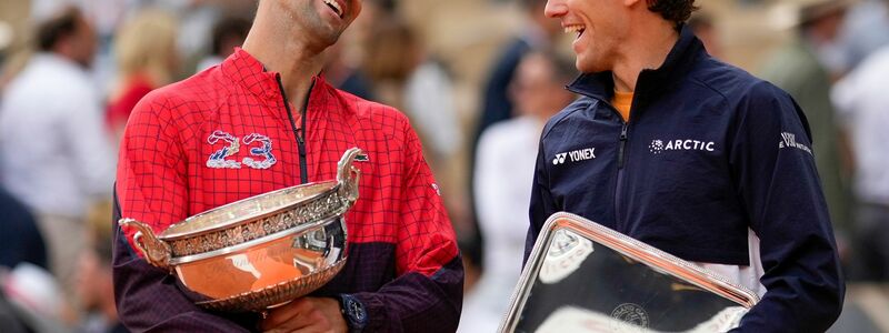 Sieger Novak Djokovic (l) und Finalist Casper Ruud. - Foto: Thibault Camus/AP/dpa