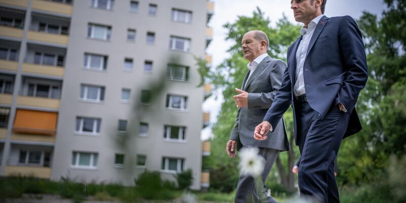 Bundeskanzler Olaf Scholz (l) trifft heute Frankreichs Präsident Emmanuel Macron in Paris (Archivbild). - Foto: Michael Kappeler/dpa Pool/dpa