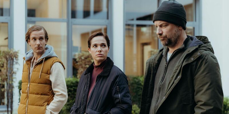 Verena Altenberger hat als Elisabeth Eyckhoff (m.) ihren letzten Fall gelöst. - Foto: Sabine Finger/Amalia Film/Dragonbird Films/BR/dpa