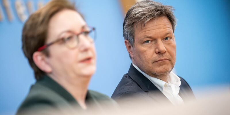 Bauministerin Geywitz und Wirtschaftsminister Habeck erwarten vom Fernwärmegipfel ein «deutliches Aufbruchssignal» für den klimaneutralen Um- und Ausbau der Fernwärmeversorgung (Archivbild). - Foto: Michael Kappeler/dpa
