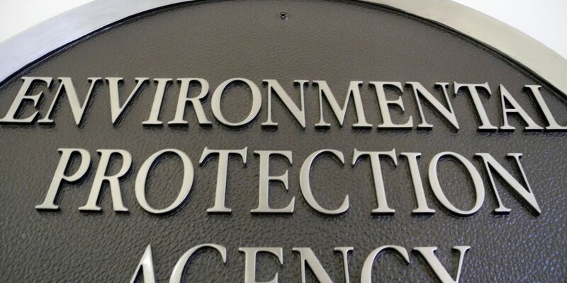 Die Ergebnisse zu Pestizid-Studien können den Zulassungsprozess beeinflussen und müssen daher bei Behörden in den USA sowie in Europa vorgelegt werden. - Foto: picture alliance / dpa