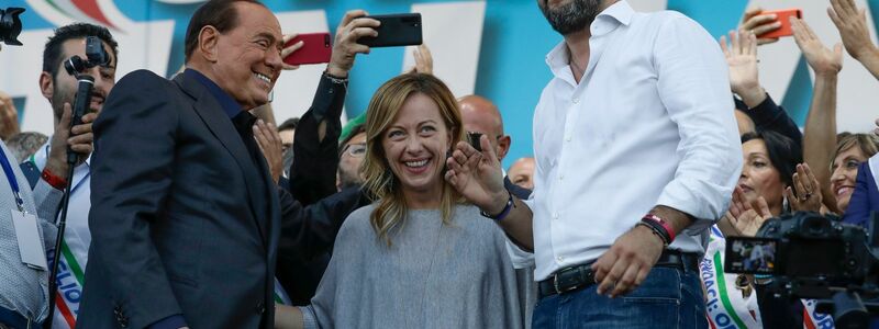 Silvio Berlusconi (l-r), Giorgia Meloni und Matteo Salvini. - Foto: Andrew Medichini/AP/dpa