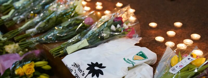 Gedenken an die Opfer vor der St. Peter's Kirche in Nottingham. - Foto: Jacob King/PA Wire/dpa