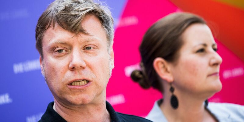 Die Linke-Bundesvorsitzenden Martin Schirdewan und Janine Wissler bei einer Pressekonferenz in Berlin. - Foto: Carsten Koall/dpa