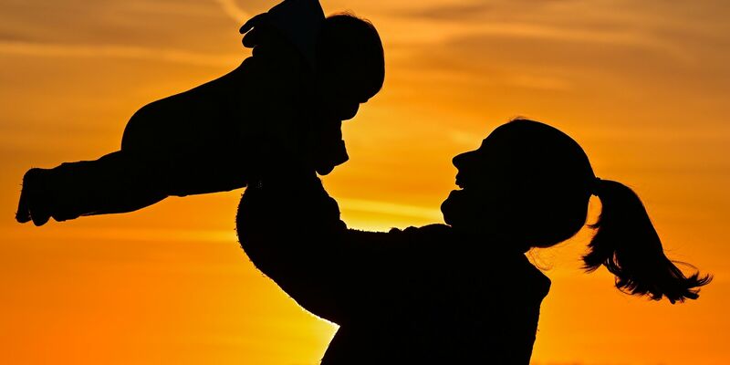 Kinder von Müttern unter 30 bei der Geburt haben einer Studie zufolge «mehrheitlich unterdurchschnittliche Testergebnisse in Mathematik». - Foto: Patrick Pleul/dpa