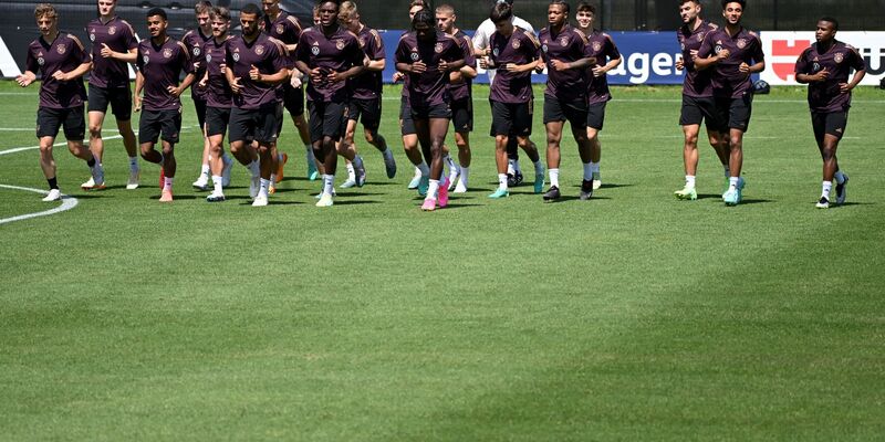 Die deutsche U21-Nationalmannschaft bereitet sich in Südtirol auf die EM vor. - Foto: Angelika Warmuth/dpa