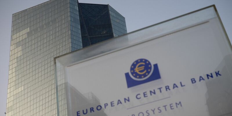 Das Gebäude der Europäischen Zentralbank (EZB) in Frankfurt/Main. - Foto: Sebastian Christoph Gollnow/dpa