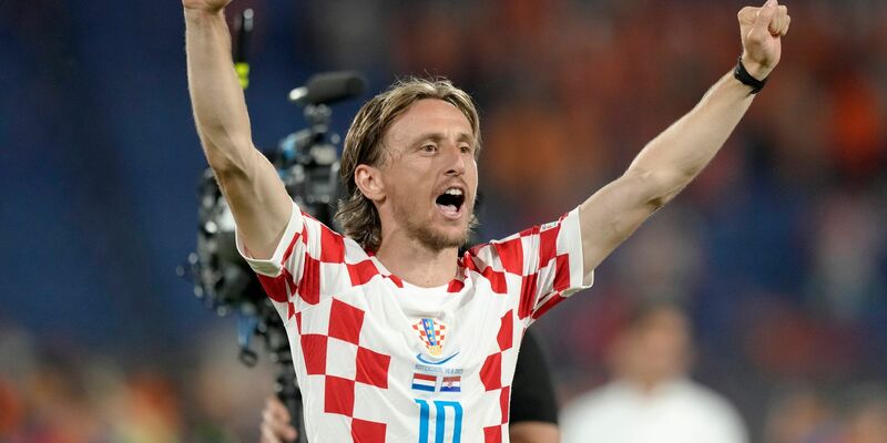 Will endlich auch über einen Titel mit Kroatien jubeln: Luka Modric. - Foto: Peter Dejong/AP
