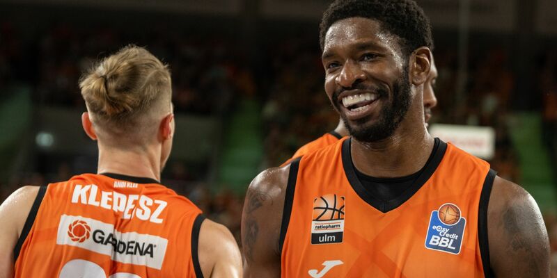 Gut lachen: Joshua Hawley braucht mit Ulm noch einen Sieg zum Titel. - Foto: Stefan Puchner/dpa