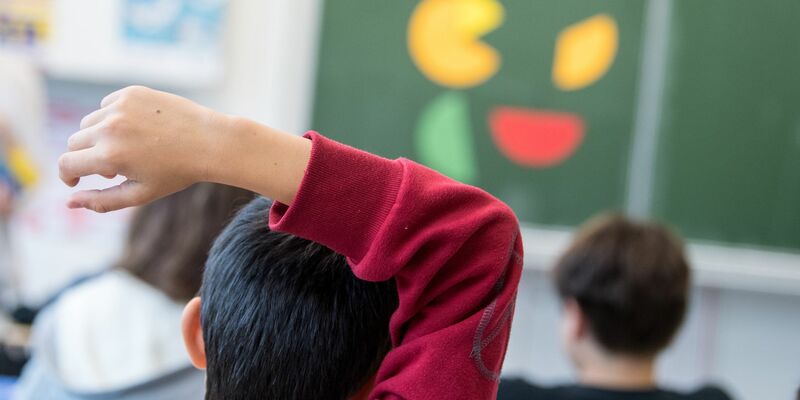 Bei der Pisa-Schuluntersuchung gab es die größte Steigerung beim Schriftverstehen bei 15-jährigen Migrantenkindern nach den USA in Deutschland. - Foto: Sebastian Gollnow/dpa