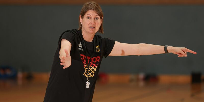 Verpasste mit der deutschen Mannschaft die EM-Überraschung gegen Frankreich: Bundestrainerin Lisa Thomaidis. - Foto: Friso Gentsch/dpa