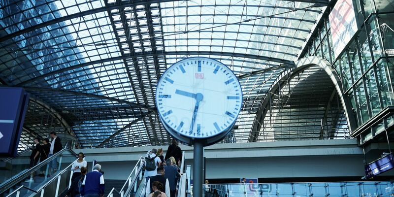 Der Verhandlungsmarathon bei der Bahn findet seine Fortsetzung in der kommenden Woche. - Foto: Annette Riedl/dpa