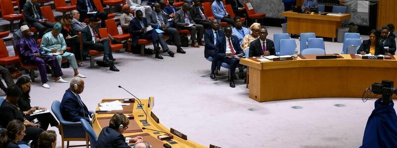 Der malische Außenminister Abdoulaye Diop (2.v.r.) spricht vor dem UN-Sicherheitsrat in New York. - Foto: Loey Felipe/UN Photo/dpa