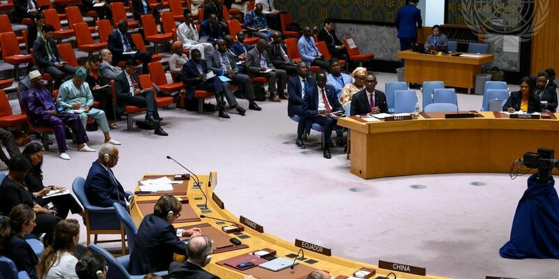 Der malische Außenminister Abdoulaye Diop (2.v.r.) spricht vor dem UN-Sicherheitsrat in New York. - Foto: Loey Felipe/UN Photo/dpa