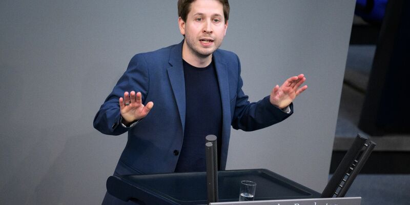 «Ziel muss es sein, die Wohngemeinnützigkeit noch in diesem Jahr zu reaktivieren», sagt Kevin Kühnert (SPD). - Foto: Bernd von Jutrczenka/dpa