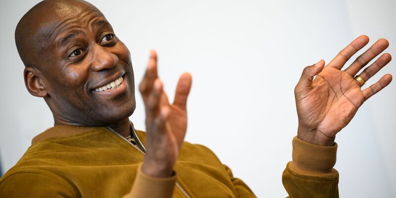 «Rassismus, in vielen Formen, gibt es immer. Manchmal offensichtlich, manchmal subtil», sagt Joe Chialo. - Foto: Bernd von Jutrczenka/dpa