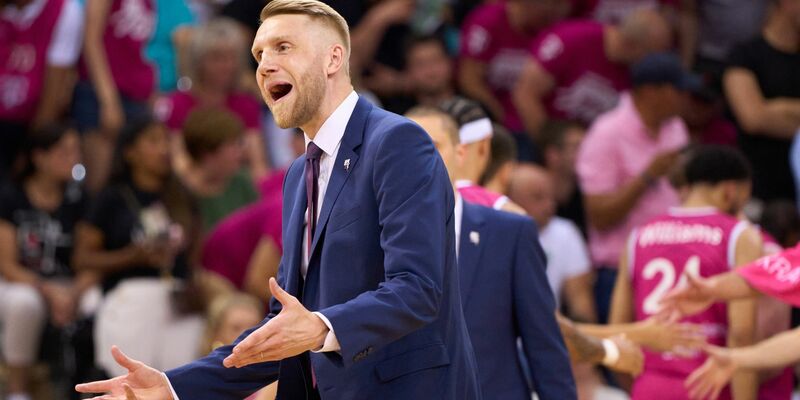 Der Trainer des Basketball-Bundesligisten Telekom Baskets Bonn: Tuomas Iisalo. - Foto: Thomas Frey/dpa