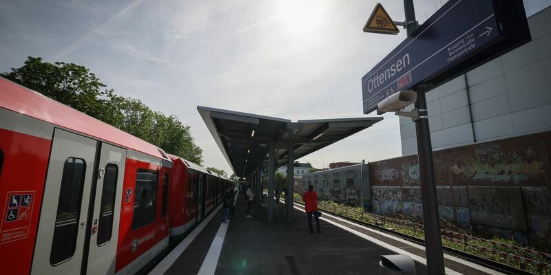 Ein neuer Bahnsteig in Hamburg-Ottensen. Bei kniffligen Entscheidunge kann Künstliche Intelligenz helfen. - Foto: Christian Charisius/dpa