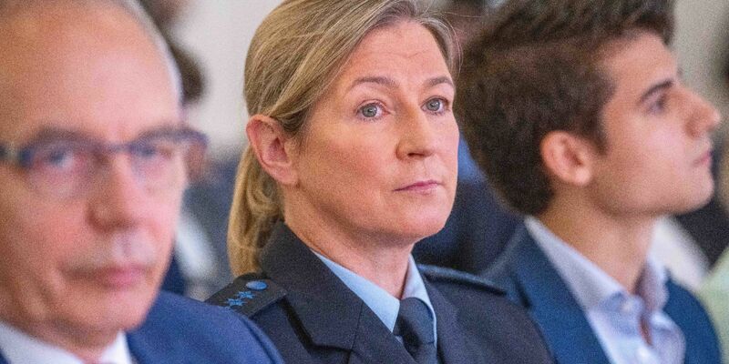 Claudia Pechstein spricht in ihrer Polizei-Uniform beim CDU-Grundsatzkonvent. - Foto: Michael Kappeler/dpa