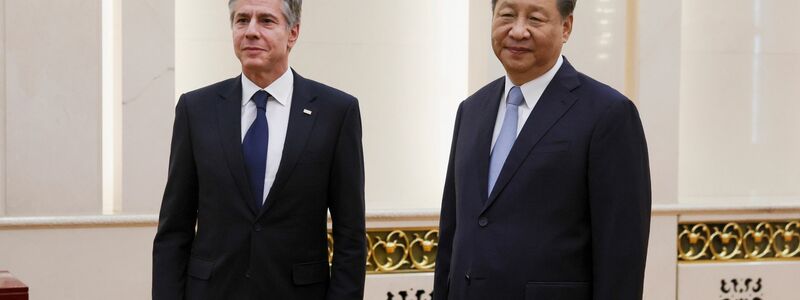 Antony Blinken, Außenminister der USA, trifft Xi Jinping, Präsident von China, in der Großen Halle des Volkes. - Foto: Leah Millis/Pool REUTERS/AP/dpa