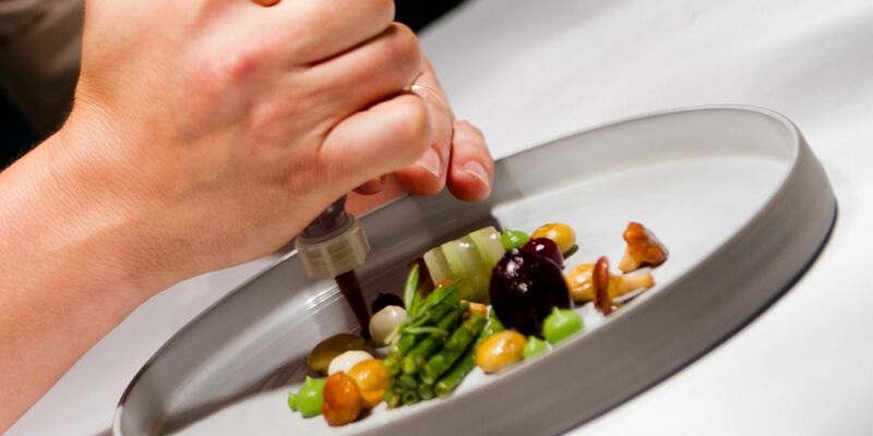 Der Restaurantführer «Gault Millau» präsentiert seine Auszeichnungen in München. - Foto: Daniel Bockwoldt/dpa